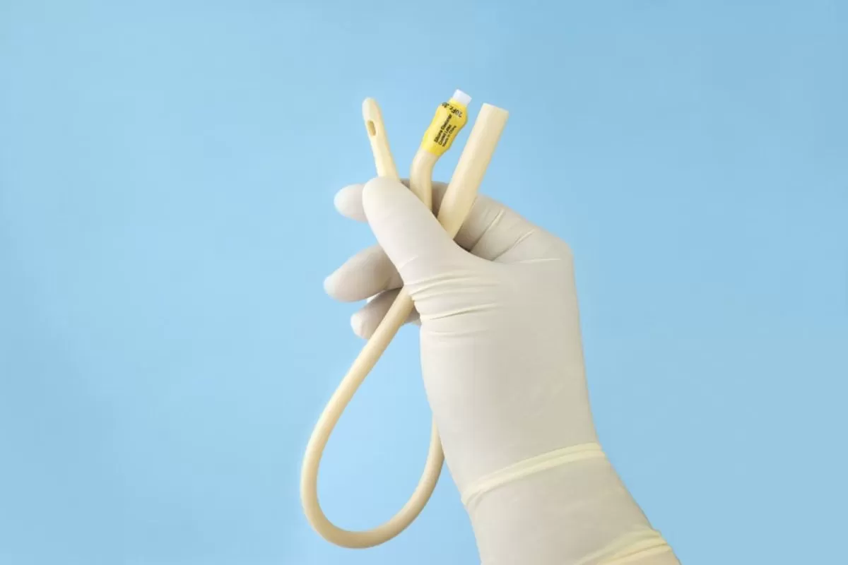 La cât timp se schimbă sonda urinară? – rolul cateterismului urinar, tipuri, indicații și complicații posibile