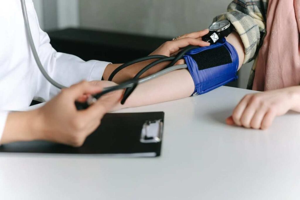 Consultatie medicala la domiciliu, medic, pacient, Trumed.ro